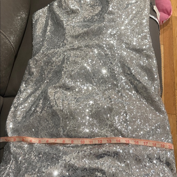 Silver sequins long gown trumpet style
New never worn - Picture 5 of 10